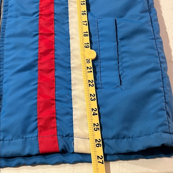 Stylish Blue Windbreaker with Red and White Accents - Picture 5 of 6